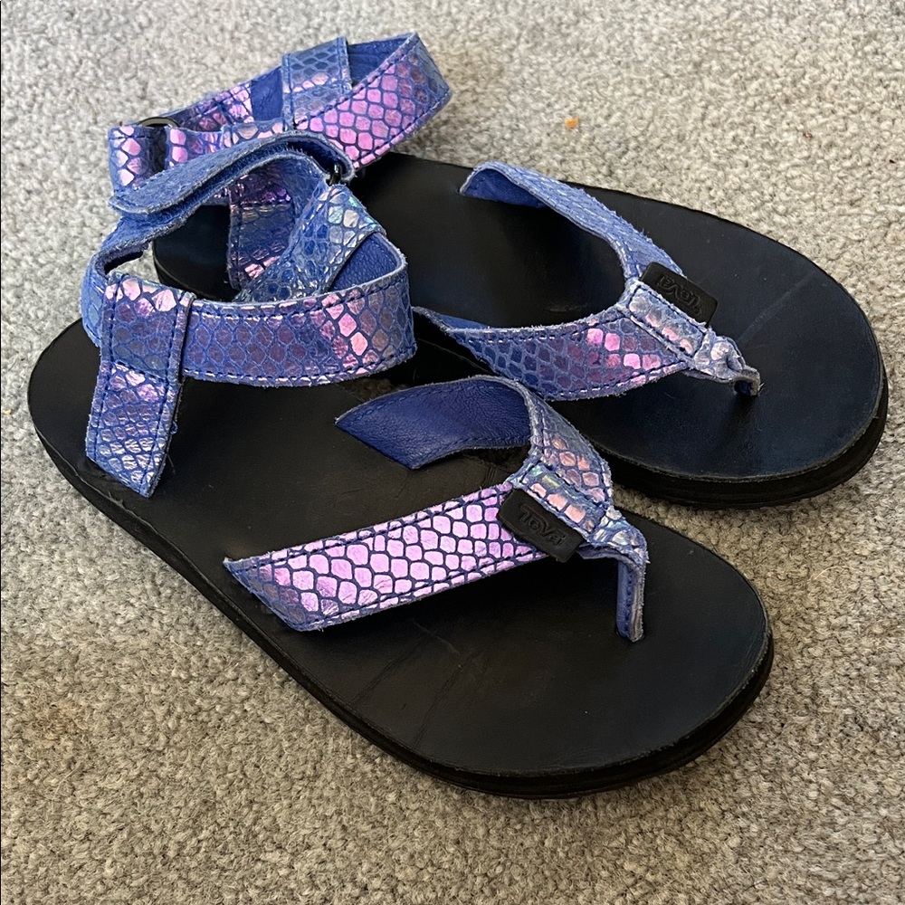Teva purpley snake skin print